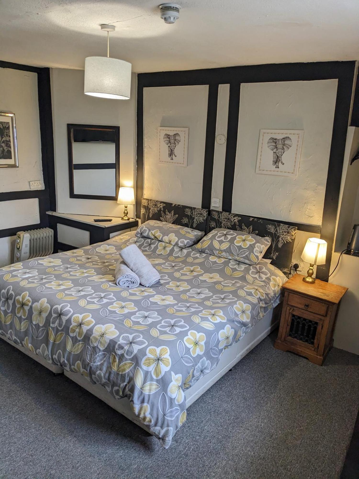 Prestleigh Inn Шептън Малет Екстериор снимка